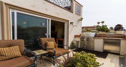 313 Avenida Del Mar Townhouse by RedAwning