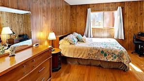 3 bedrooms, desk, free WiFi, linens