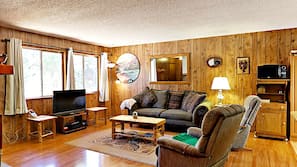 3 bedrooms, desk, free WiFi, linens