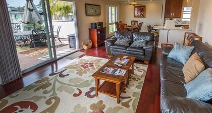 313 Avenida Del Mar Townhouse by RedAwning