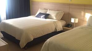 Ropa de cama de alta calidad, colchones con acolchado adicional, minibar