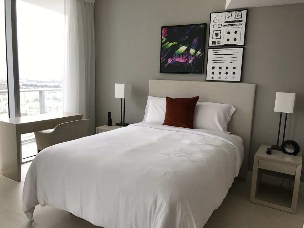 Luxurious Ocean view 2 Bedroom apartment on Hallandale Beach!!!