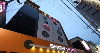 Show Hotel