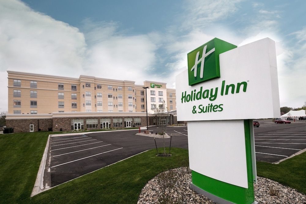 Holiday Inn Hotels And Suites Mount Pleasant In Mount - 