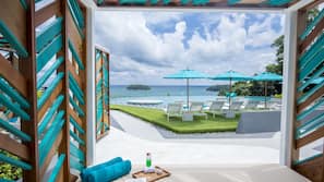 2 outdoor pools