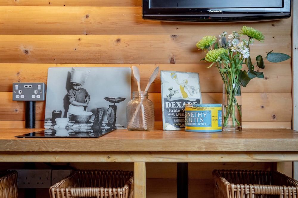 Redlands Country Lodge Log Cabin Apartments & WeeBothy