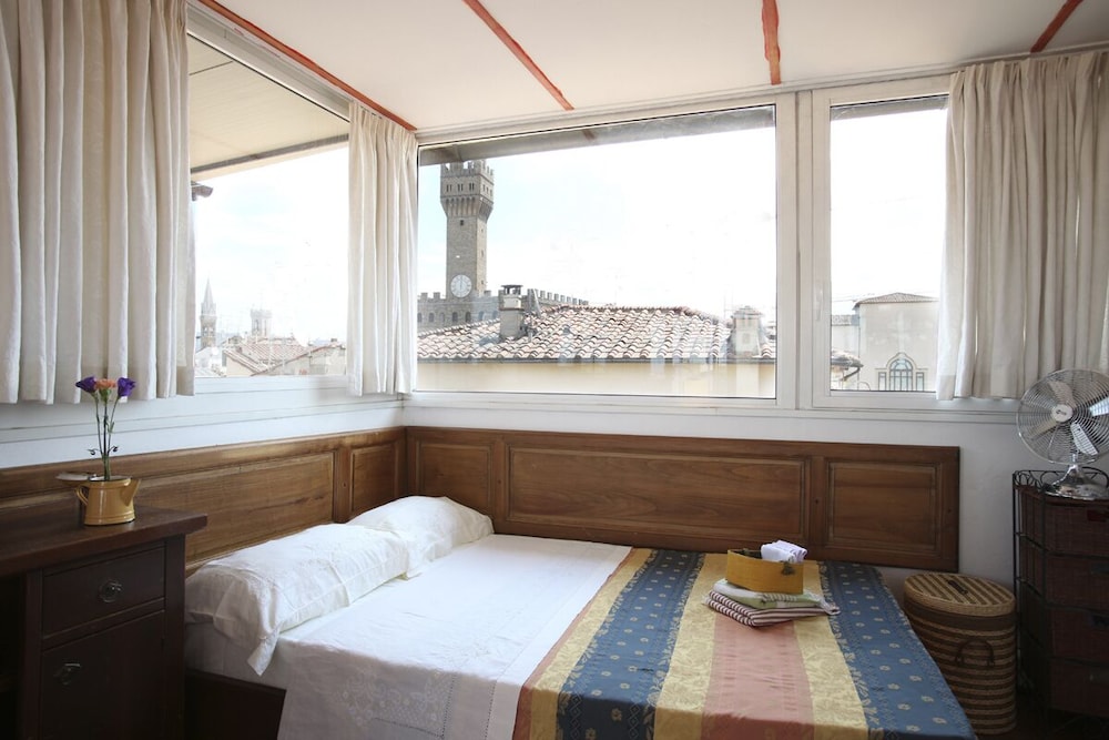 Torre LambertescaFiorenTino, studio with big terrace over the roof of