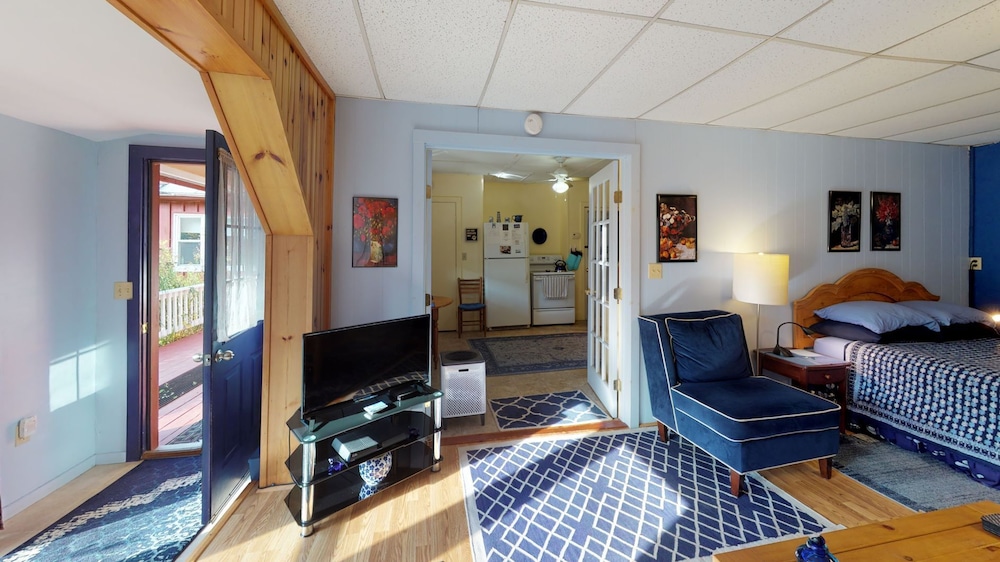 Unique People & Country Haven Charlemont Vrbo