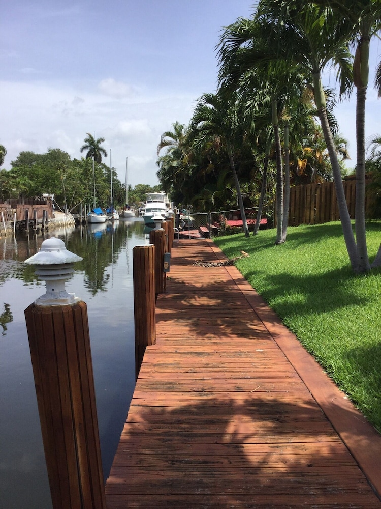 Family, Pet & Boater Friendly !!!!