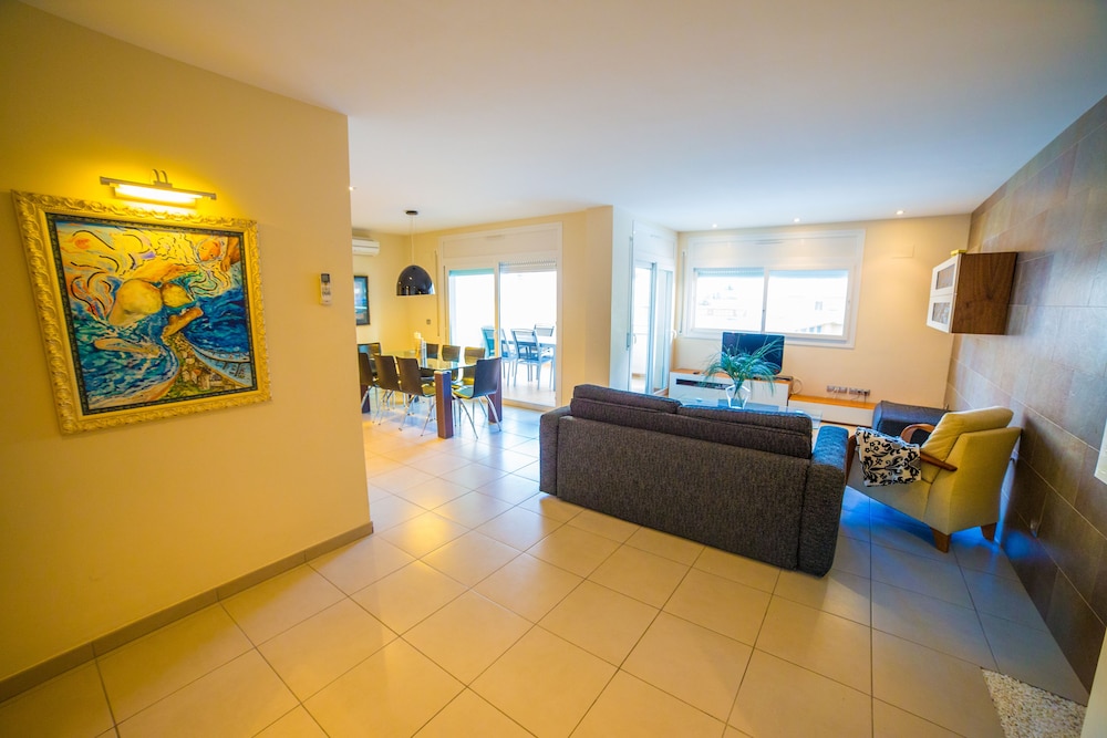 Photo - Agi Drugstore Apartments