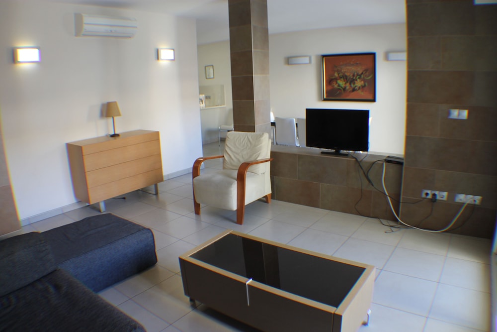 Photo - Agi Drugstore Apartments