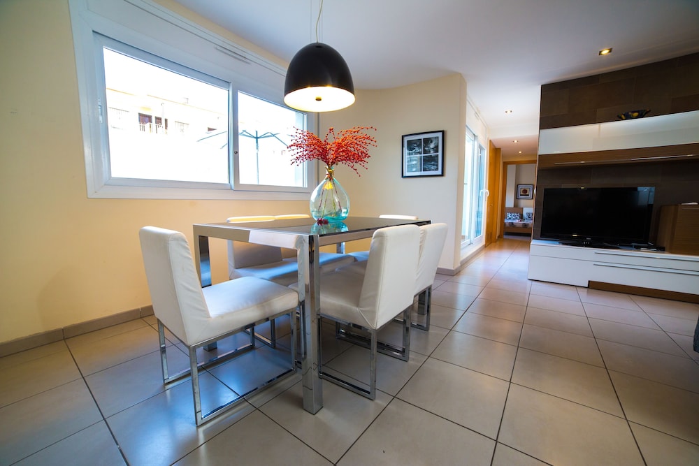 Photo - Agi Drugstore Apartments