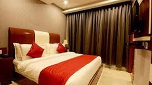 Premium bedding, desk, rollaway beds, free WiFi