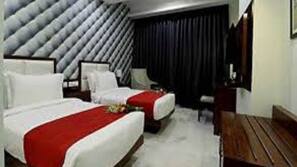 Premium bedding, desk, rollaway beds, free WiFi