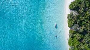 Sulla spiaggia, immersioni subacquee