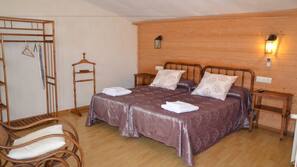 Blackout curtains, free cots/infant beds, free WiFi