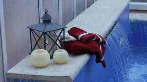 Una piscina cubierta