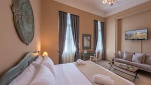 Premium bedding, in-room safe, desk, blackout drapes