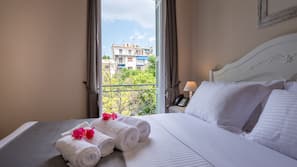 Premium bedding, in-room safe, desk, blackout drapes