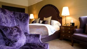 Minibar, in-room safe, individually decorated, individually furnished