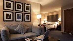 Minibar, in-room safe, individually decorated, individually furnished