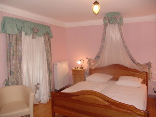 Russenturm Accommodation From Au 133 Hotels Near Russenturm Wotif