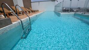 2 piscinas al aire libre