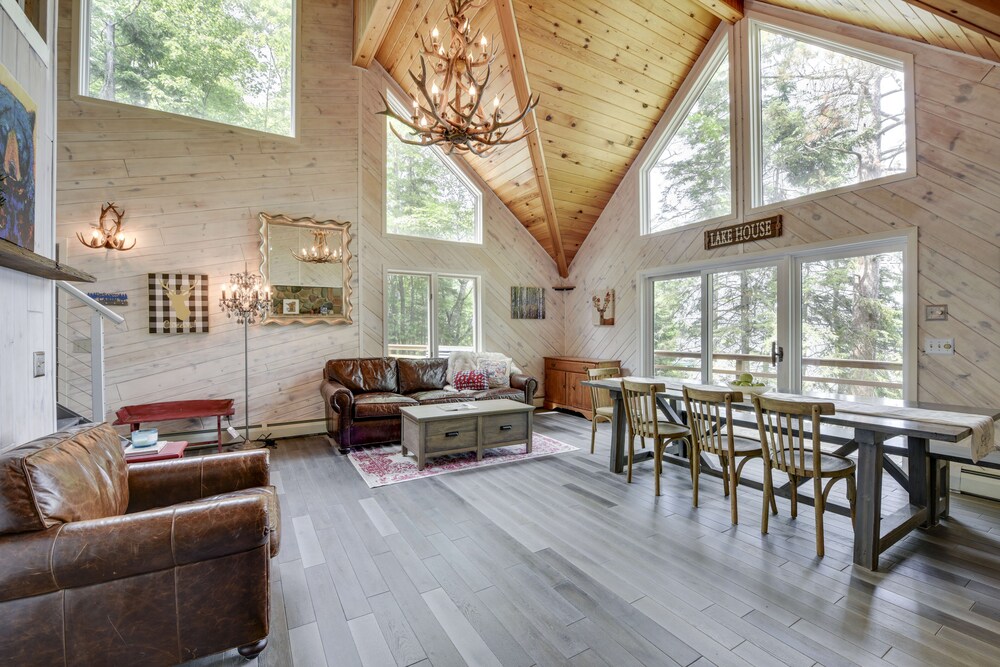 Living room, Luxury Modern Cabin On Deer Lake!🦌Hot tub. One of the cleanest lakes in MN ❤️