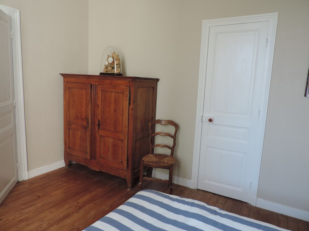 For rent in La Rochelle Cozy renovated single storey house. La