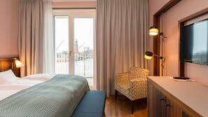 Luxe beddengoed, een minibar, een kluis op de kamer, een bureau