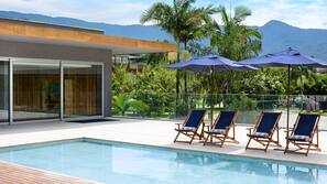 2 piscinas externas