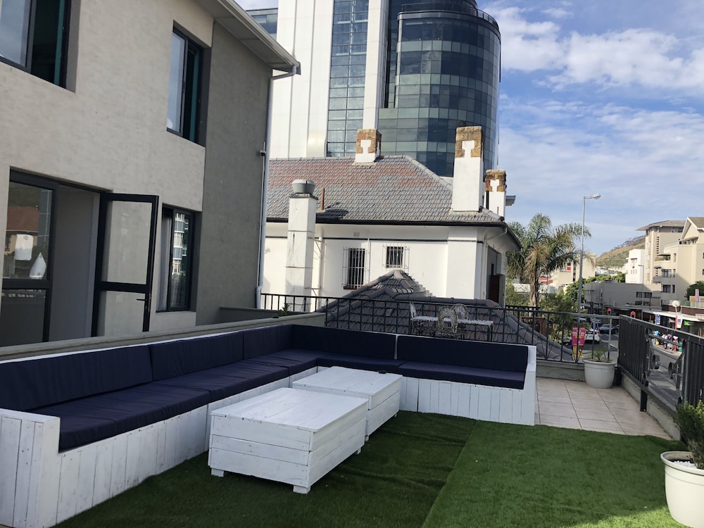 Foto - Foools Inn - Trendy Rooms available in the Heart of Sea Point!