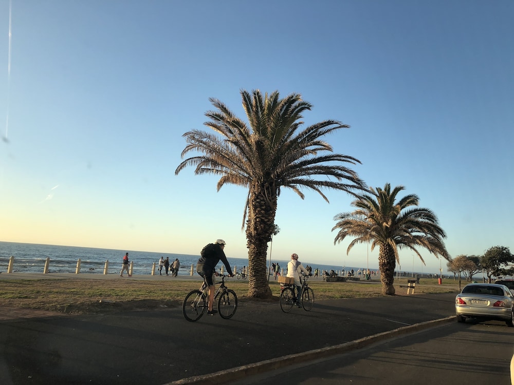 Foto - Foools Inn - Trendy Rooms available in the Heart of Sea Point!