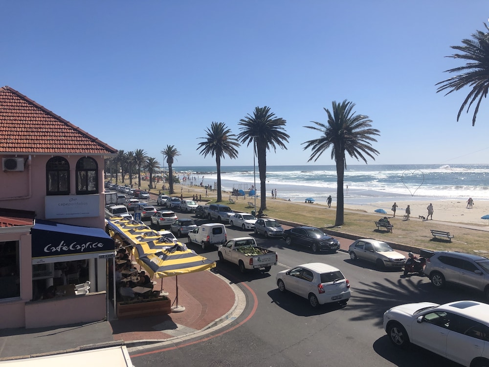 Foto - Foools Inn - Trendy Rooms available in the Heart of Sea Point!