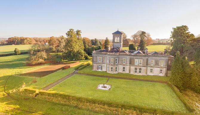 Spectacular Historic Mansion Overlooking Lough Derg In Terryglass