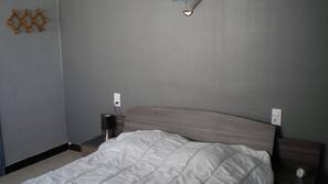 2 bedrooms, iron/ironing board, WiFi