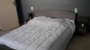 2 bedrooms, iron/ironing board, WiFi