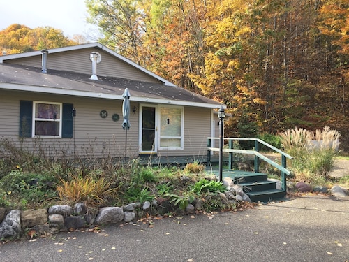 Traverse City Pet Friendly Hotels From 41 1 000 Sq Ft 2 Bedroom Home Adjacent To Glacial Hills Trails