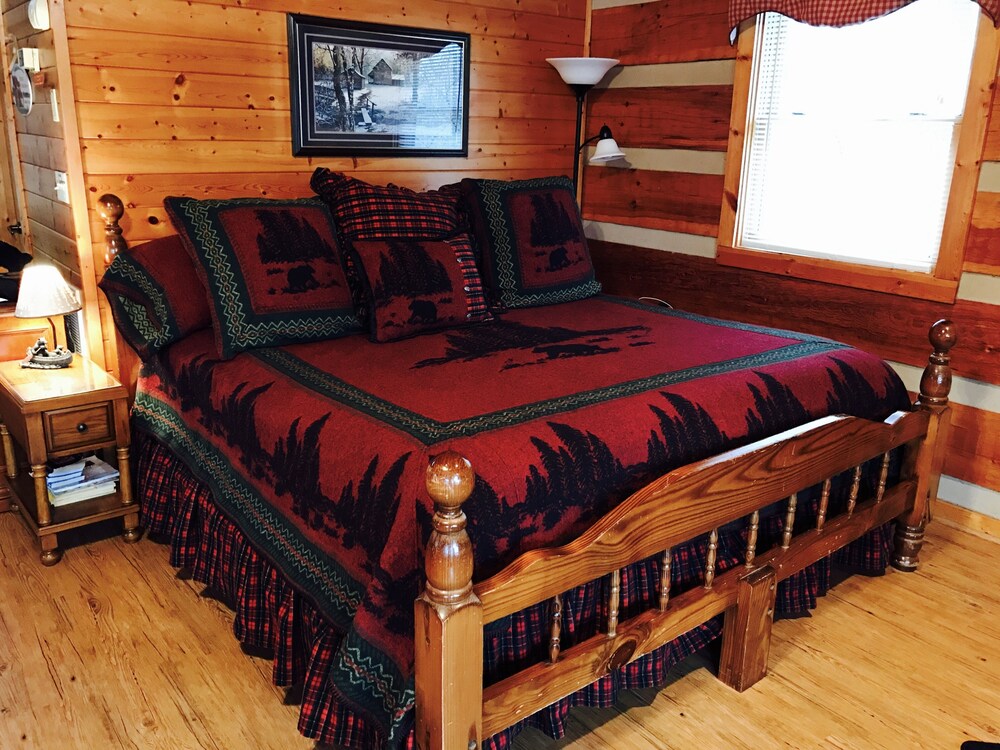 Million Dollar View Private Cabin 3 mi from Town Cozy Romantic Heart