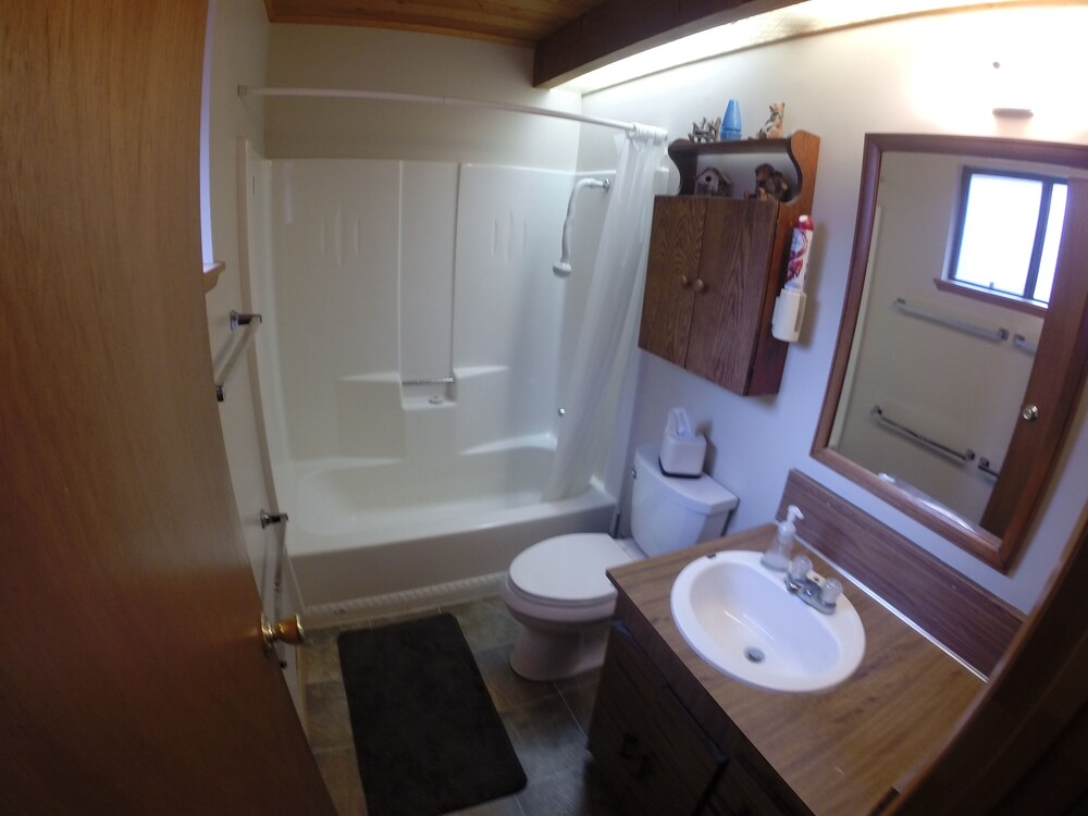 Cozy Cabin With Wifi Sleeps Up To 6 Quite St With Big Trees