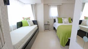 Desk, laptop workspace, free WiFi, linens
