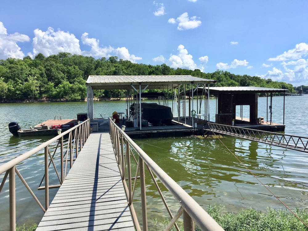 Terrace/patio, Charming Cabin on Lakefront Property with Private Dock WINTER RATES IN EFFECT!