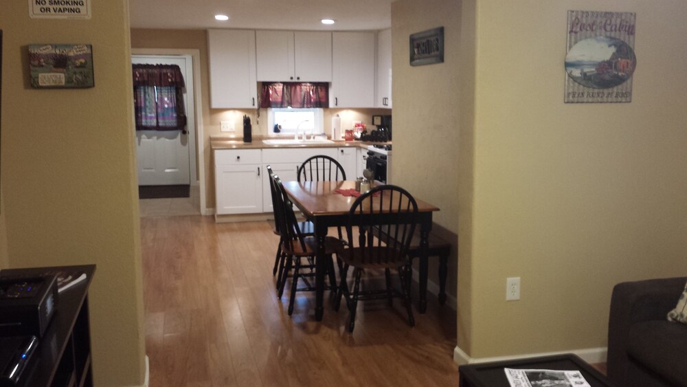 Cotter Rock Cottage, Historic Cotter AR. Near River "Trout Capital USA