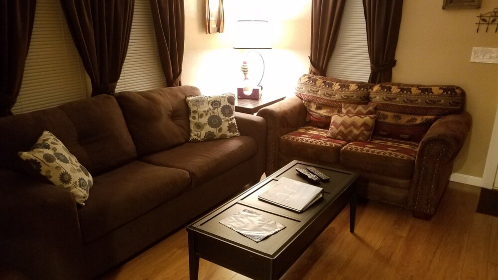 Cotter Rock Cottage, Historic Cotter AR. Near River "Trout Capital USA