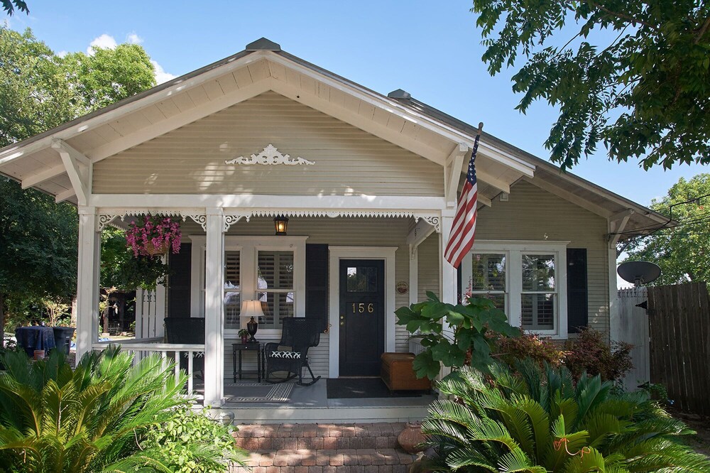 Merlot Cottage Zink Haus Three Cottages In Downtown New