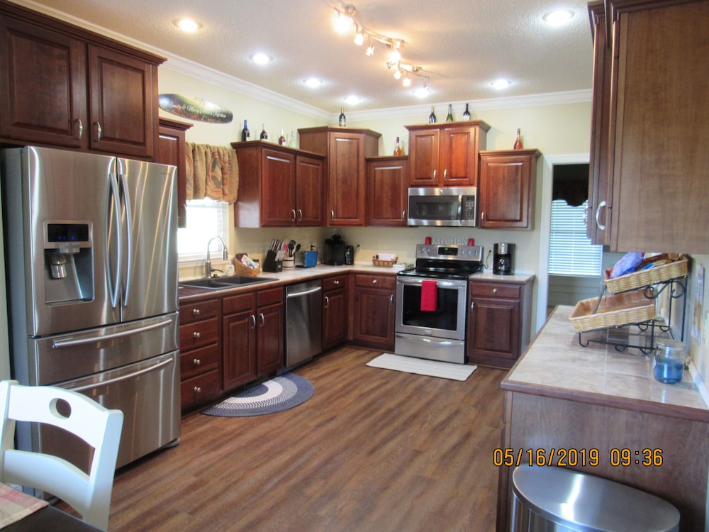 Riverfront home on South Holston River Perfect for Fishing, Hiking, Relaxing