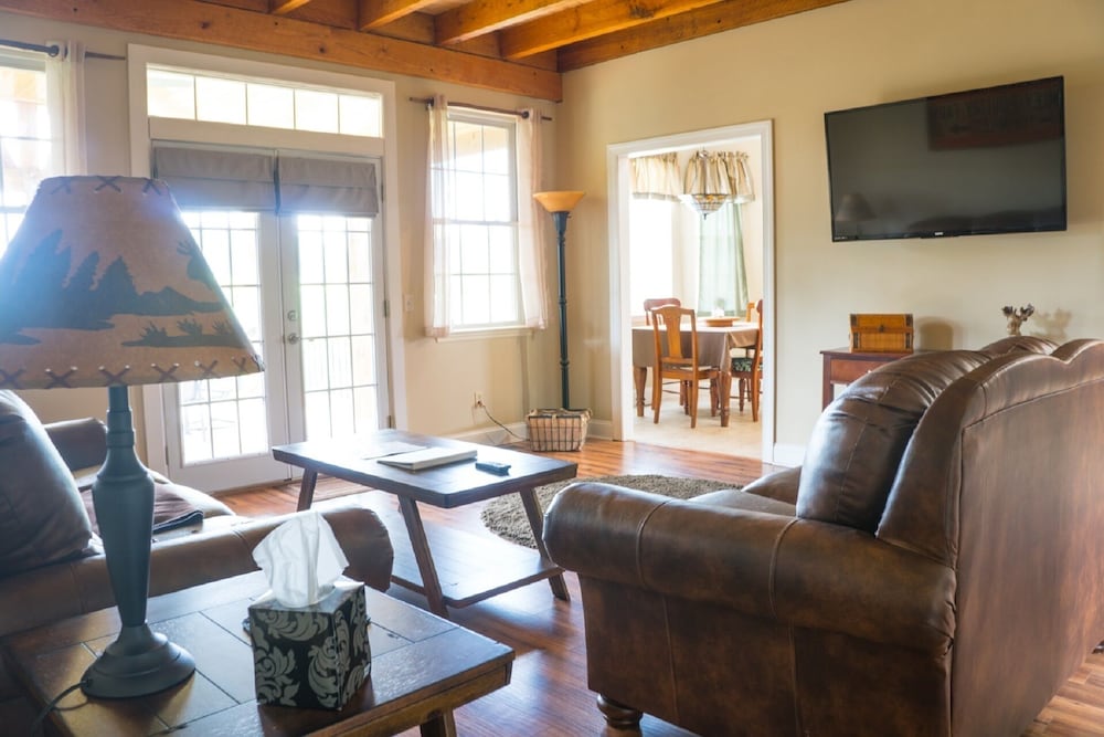 Riverfront home on South Holston River Perfect for Fishing, Hiking, Relaxing