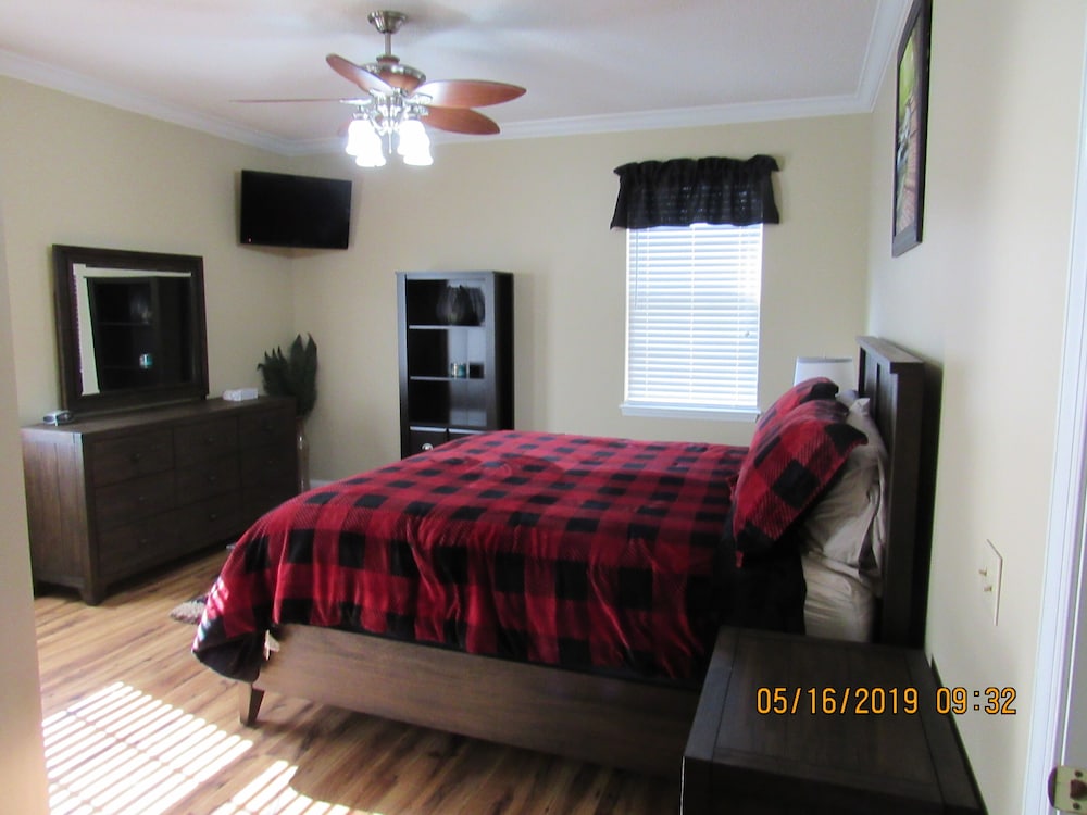 Riverfront home on South Holston River Perfect for Fishing, Hiking, Relaxing