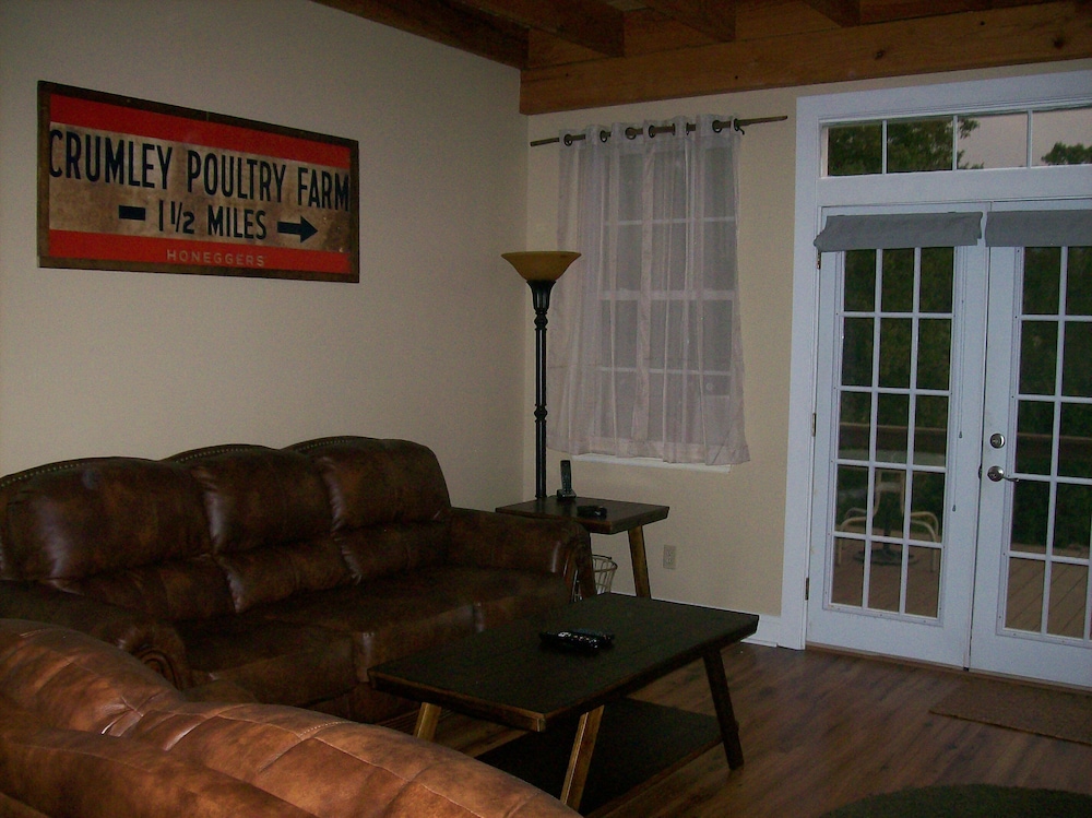 Riverfront home on South Holston River Perfect for Fishing, Hiking, Relaxing