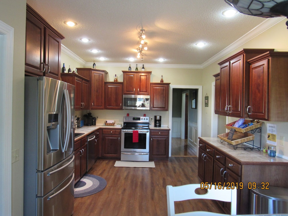 Riverfront home on South Holston River Perfect for Fishing, Hiking, Relaxing